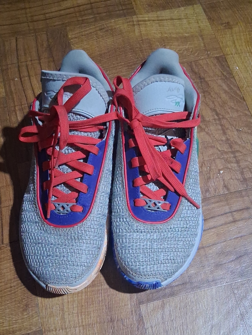 Lebron Pink Diamond Kids 2003 Lightweight Knit Sneakers in Gray with Red Accents